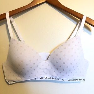 Victoria’s Secret 38B Cream Bra